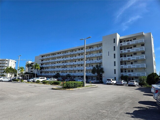 Foto del edificio - 3000 Marcos Dr