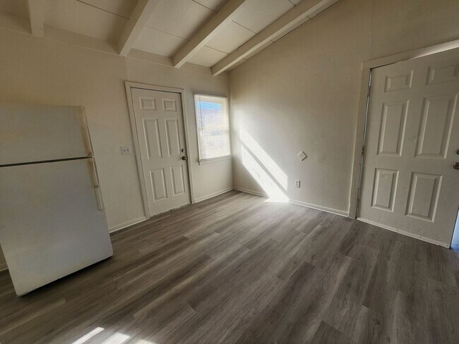 Foto del edificio - 6667 Desert Queen Ave