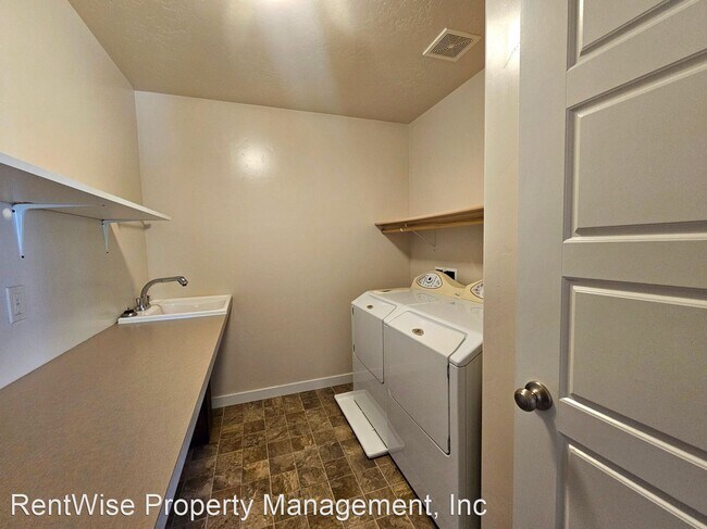 Building Photo - 4 br, 2.5 bath House - 4311 S Cruzatte Ln
