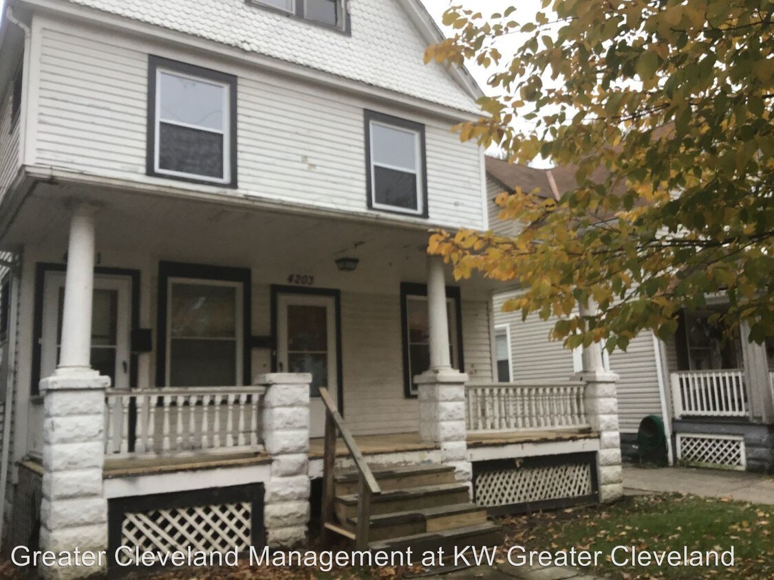 Primary Photo - 4201-4203 Daisy Ave