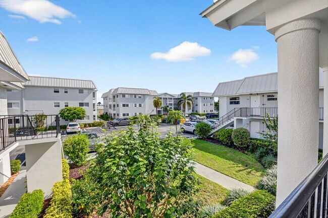 Foto del edificio - 18 Colonial Club Dr