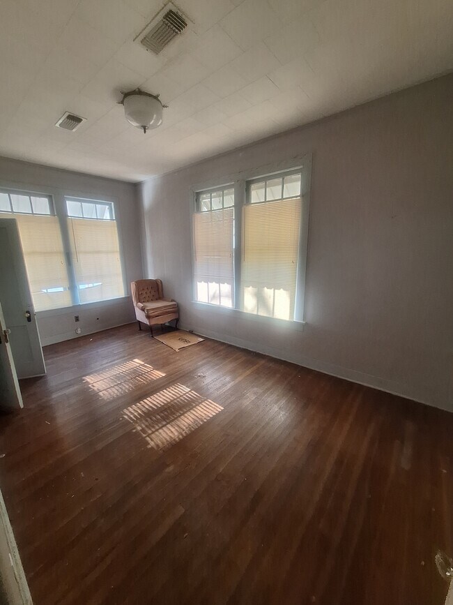 Foto del edificio - 912 Grand Ave