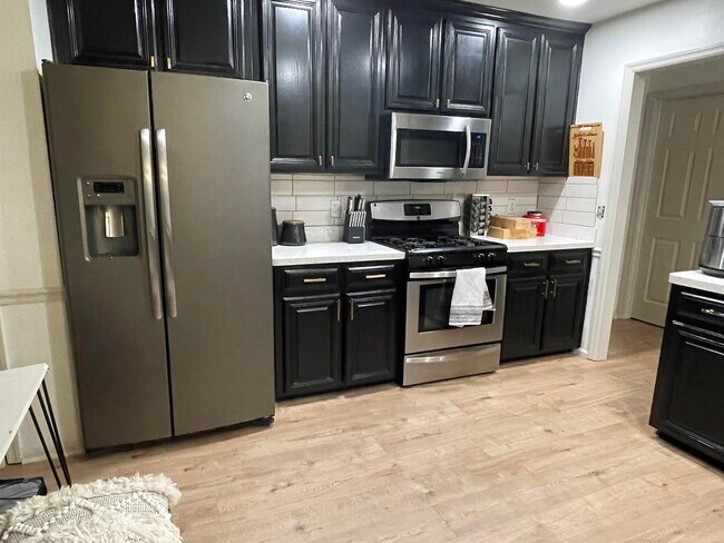 Foto del edificio - 5380 Paddington Dr