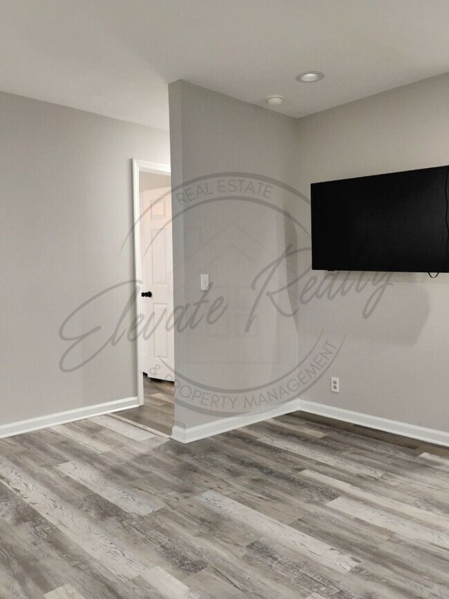 Building Photo - Two Bedroom Updated Ranch Duplex in North ...