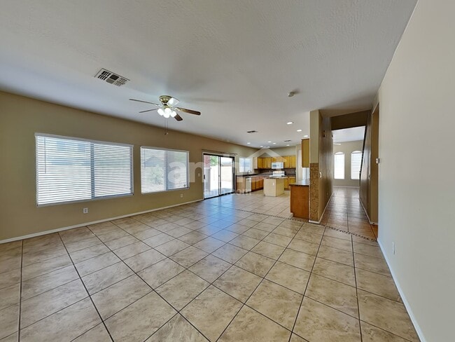 Foto del edificio - 5202 W Sunland Ave