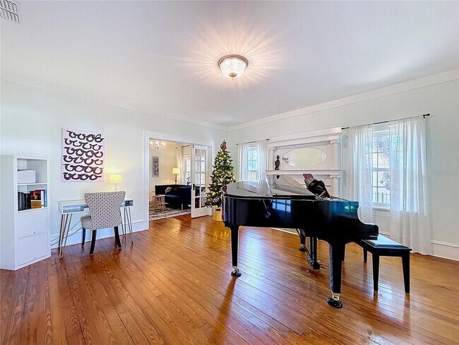 Foto del edificio - Timeless Bungalow located in the heart of Plant City Historic District