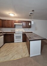 Building Photo - 7 Bridle Path Ln