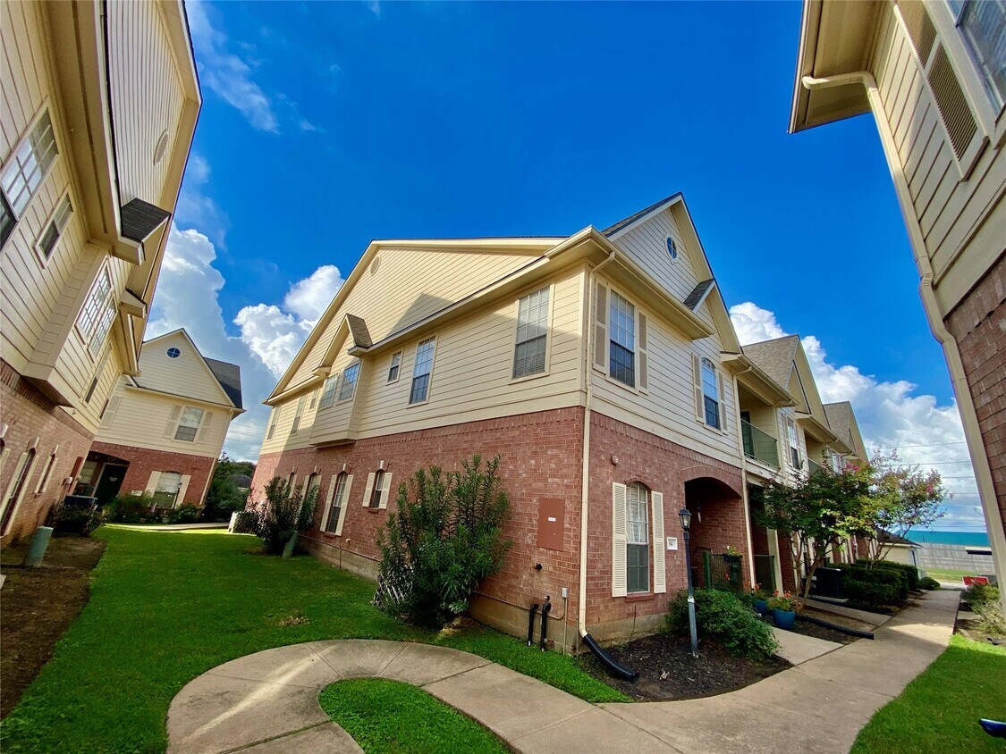 Foto principal - 2710 Grants Lake Blvd