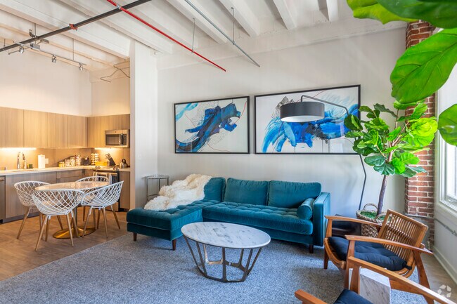 1 HAB, 1 BA - 686 ft² - Arrive 625 Broadway
