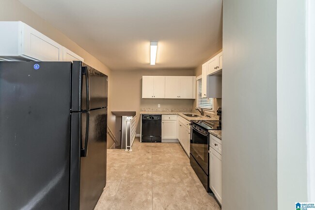 Building Photo - 1717 Bobolink Ln NE