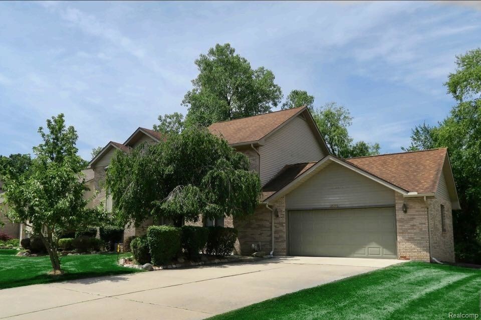 Primary Photo - 7233 Oakwood Dr