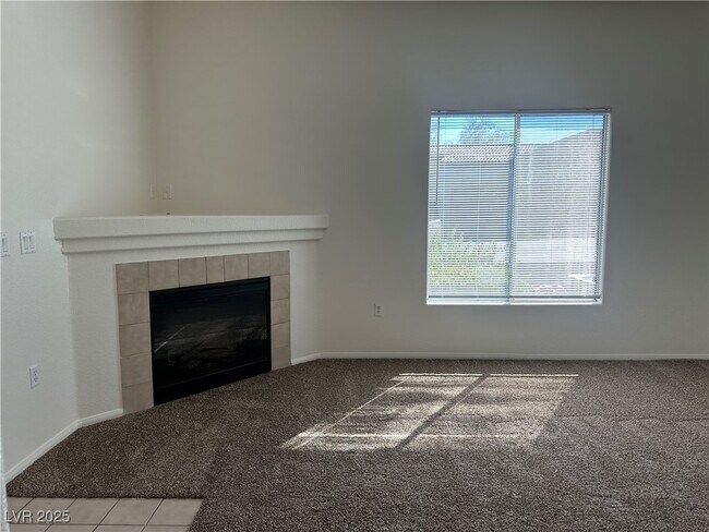 Foto del edificio - 2305 W Horizon Ridge Pkwy