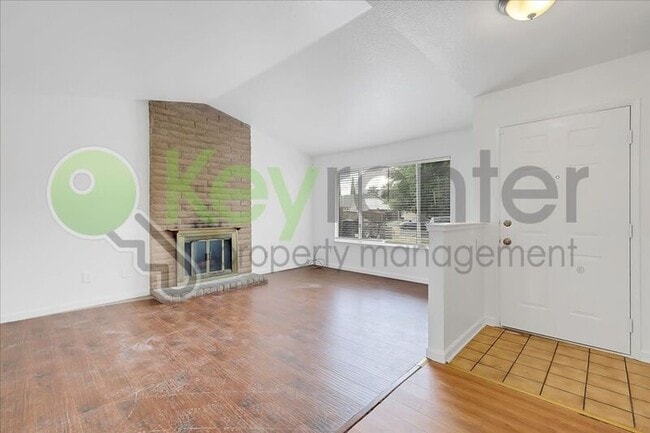 Building Photo - 10 Dempster Ct