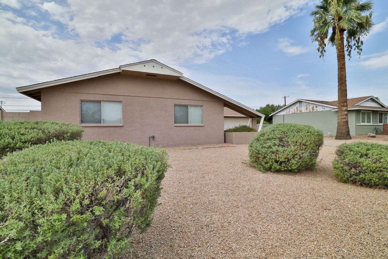Primary Photo - Charming three-bedroom and two-bathroom wi...