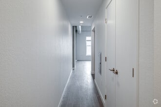 1BR, 1BA - 550SF - Edit at River North