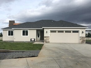 Building Photo - 3301 Crabapple Ct