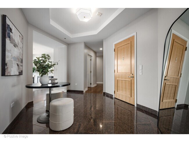Foto del edificio - 415 E North Water St
