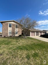 Building Photo - 5820 Wilshire Ct