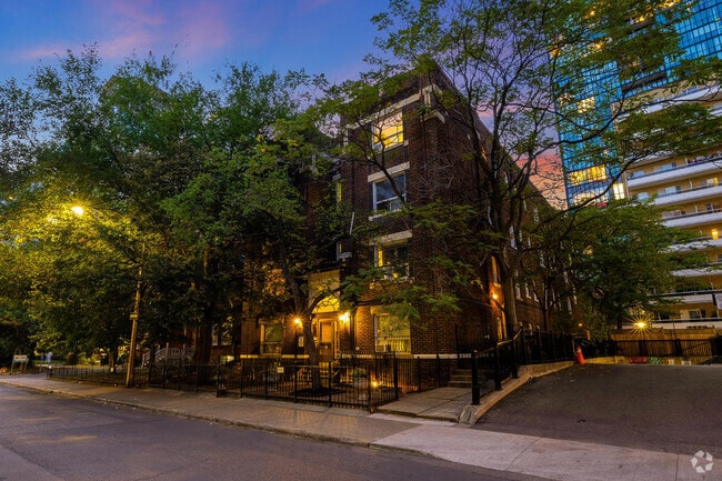 Building Photo - 96 Isabella St