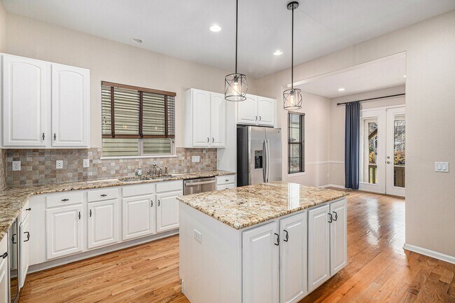 Building Photo - Spacious 4 bedroom 4 bathroom home in the heart of Lone Tree!