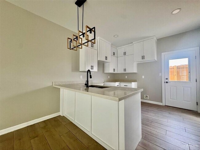 Foto del edificio - 913 E 13th St