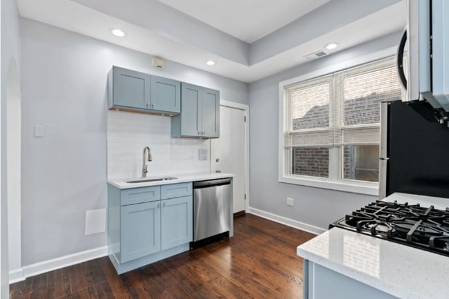 Building Photo - 3633 N Elston Ave