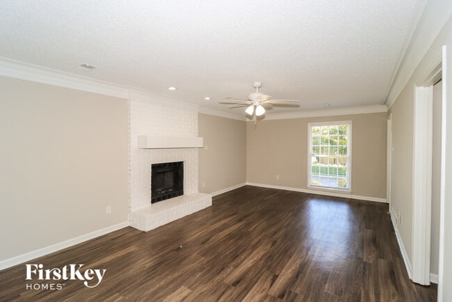 Foto del edificio - 675 Tealwood Ln