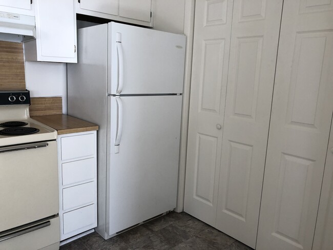 Building Photo - 307 Queens Ct