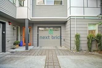 Building Photo - 4731 35th Ave S