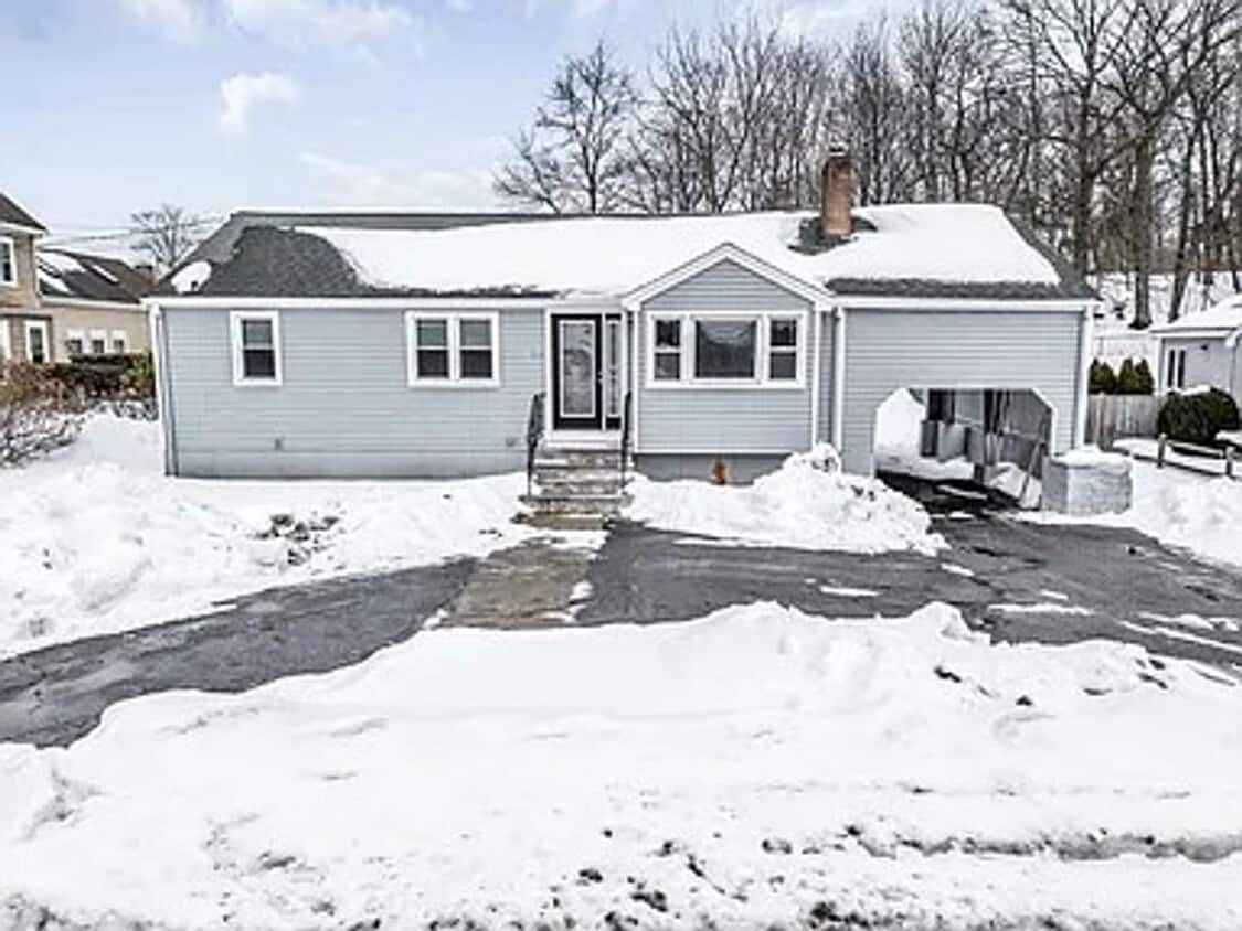 Beautifully Renovated 3-Bedroom Home in Woburn – $3,899.00/mo - Beautifully Renovated 3-Bedroom Home in Woburn – $3,999.00/mo