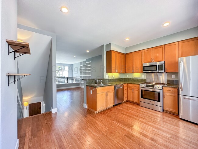 Photo - 2004 Market St Townhome