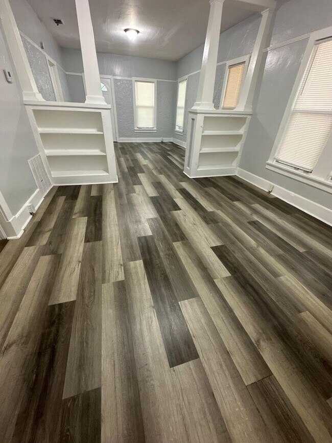 Foto del edificio - Fully Renovated 2/1 -Single Family Availab...