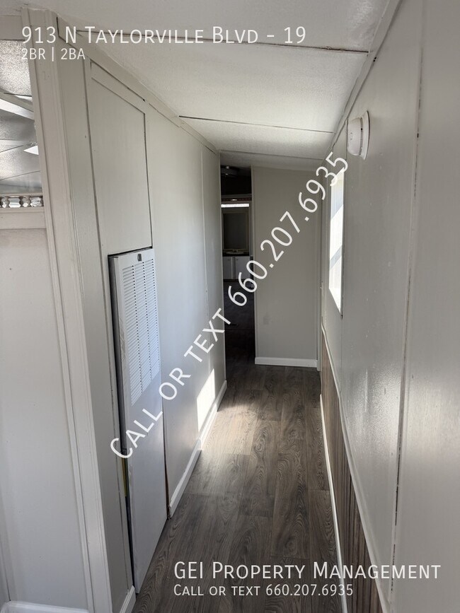 Foto del edificio - 913 N Taylorville Blvd