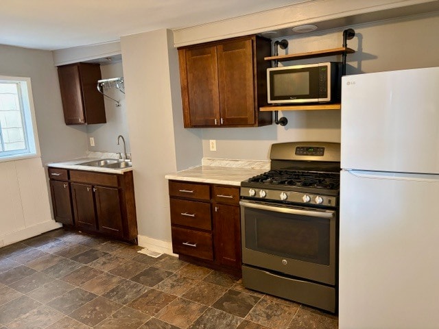 Foto del edificio - 528 Logan St