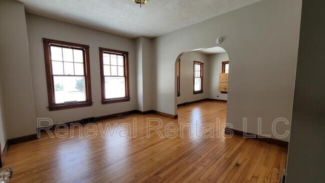 Building Photo - 201 Searles Ave