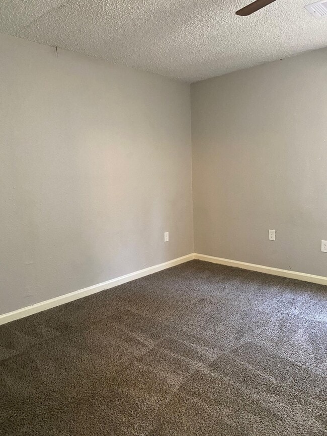 Building Photo - 2363 Virginia Ct