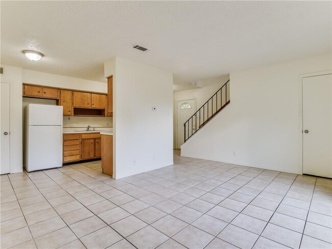 Building Photo - 2804 Westhill Dr
