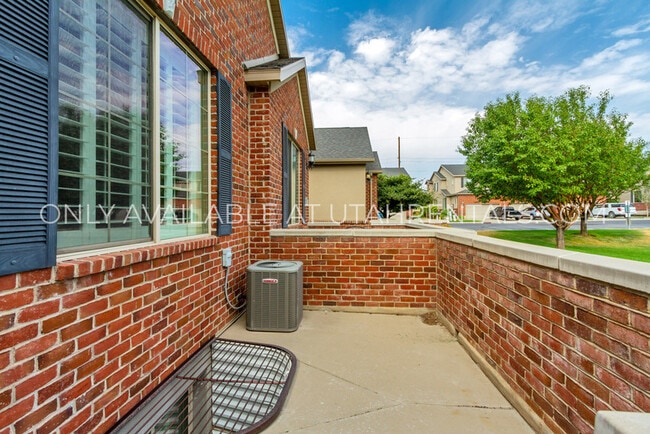 Building Photo - 136 W 3360 N