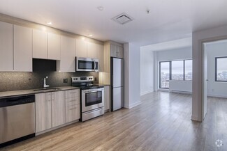 Building Photo - 30 Bd Saint-Joseph E
