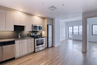 Building Photo - 30 Bd Saint-Joseph E
