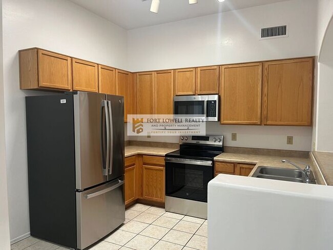 Foto del edificio - 3 bed 2 bath, 2 car garage, washer/dryer