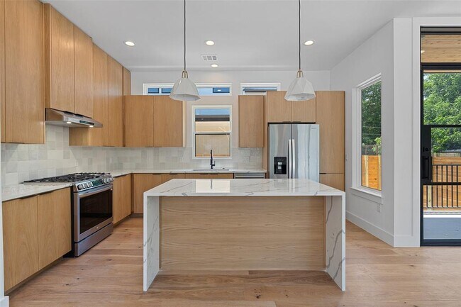 Foto del edificio - 909 Payne Ave