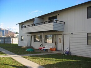 Building Photo - 1528 S Reserve St