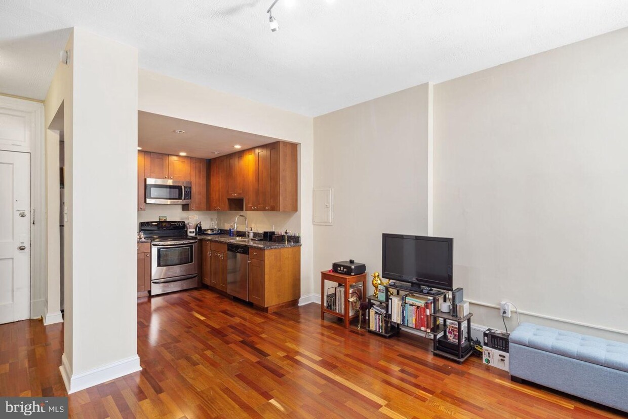 Primary Photo - Converted Arts Condo 1 Bedroom