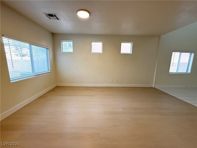 Building Photo - 6079 Clovelly St