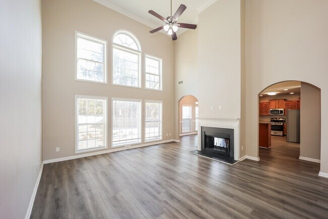 Foto del edificio - 501 Summer Brooke Ln