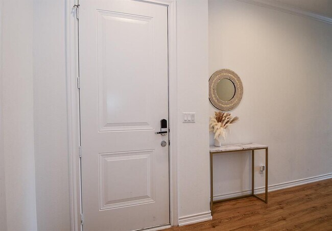 Foto del edificio - 3257 Real St
