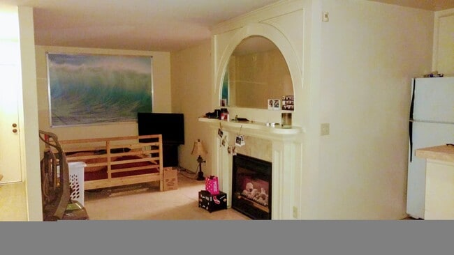 Photo - 11645 Montana Ave (Los Angeles, CA) Apartment