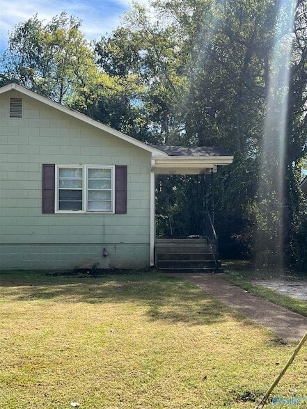 Foto del edificio - 1322 Oshaughnessy Ave NE