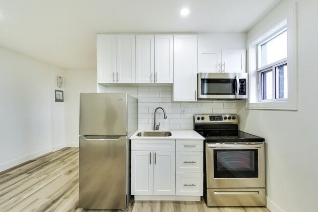 Building Photo - Beautifully Renovated Studio Apartment!